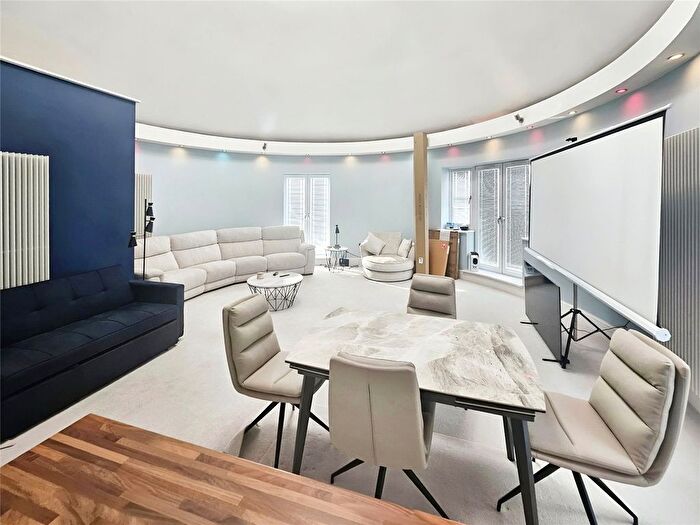 2 Bedroom Flat To Rent In Broadway, Sheerness, Kent, ME12