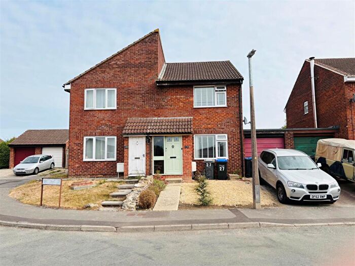 3 Bedroom Semi Detached House For Sale In Brecon Close, Melksham, SN12