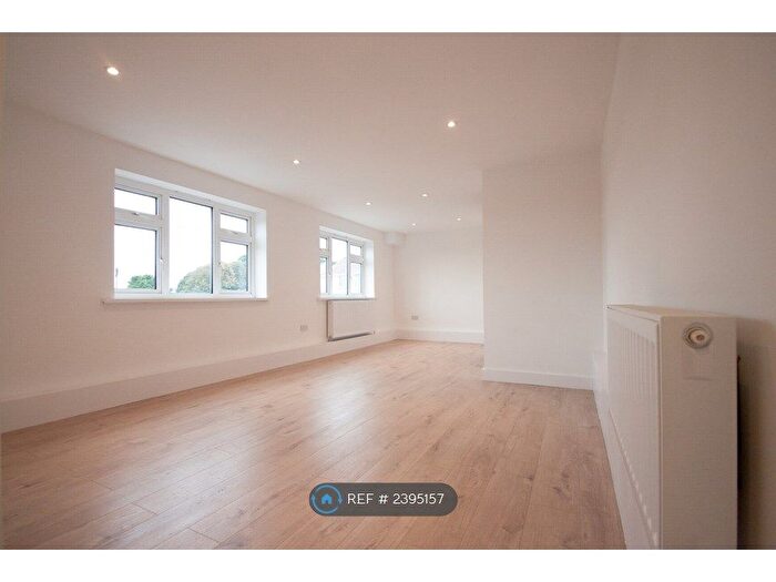 Studio To Rent In Crescent Court, Dartmouth, TQ6