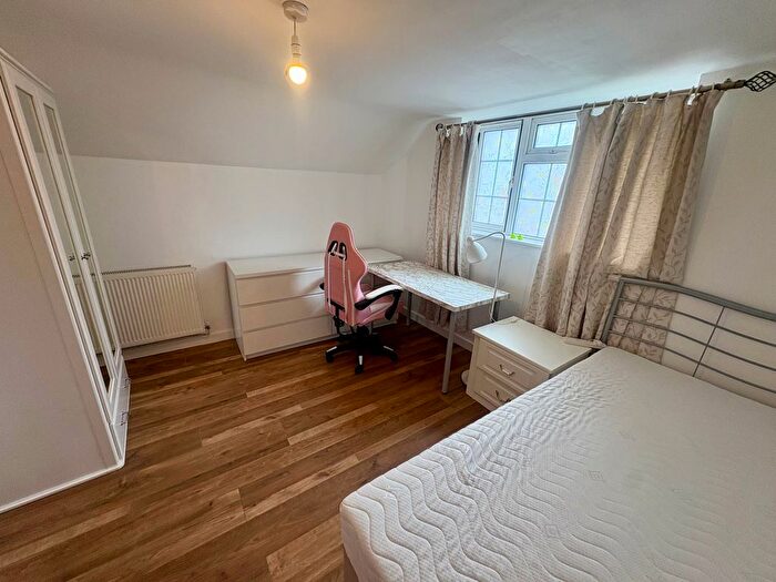 2 Bedroom Flat To Rent In Highfield Lane, Southampton, SO17