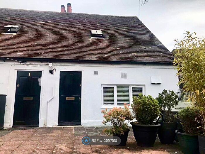 1 Bedroom Flat To Rent In High Street, Leatherhead, KT22