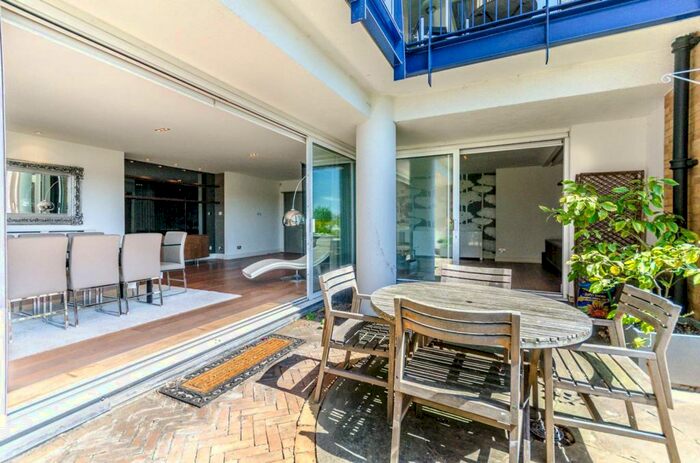 3 Bedroom Flat To Rent In Wapping High Street, Wapping, London, E1W