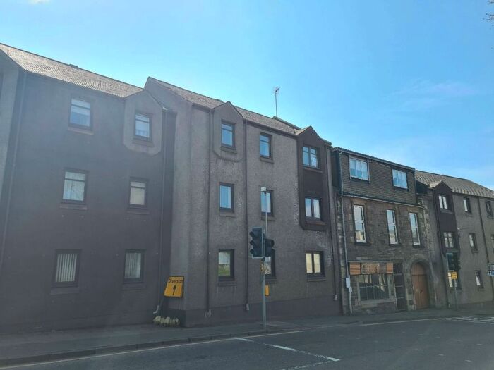 2 Bedroom Flat To Rent In Wellhead Court, Lanark, ML11