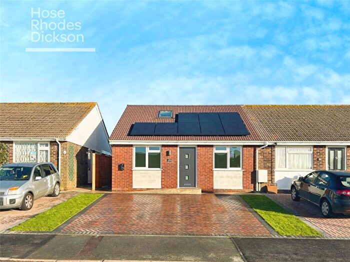 3 Bedroom Bungalow For Sale In Fieldway Crescent, Cowes, Isle Of Wight, PO31