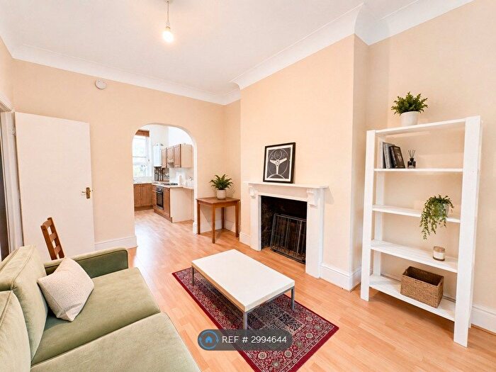 2 Bedroom Flat To Rent In Fulham Palace Road, London, SW6