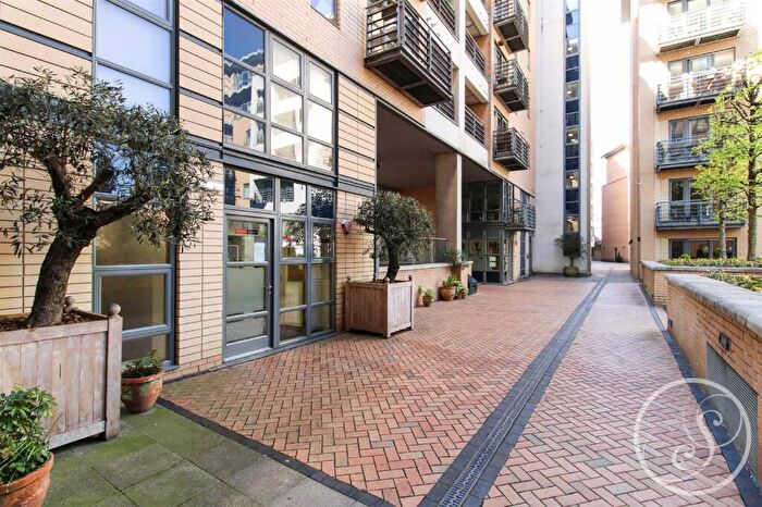 2 Bedroom Flat To Rent In Balmoral Place, Bowman Lane, Leeds, LS10