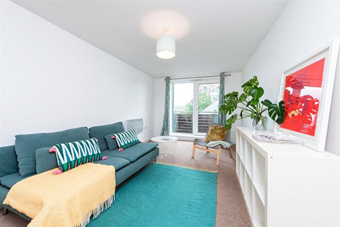 2 Bedroom Flat To Rent In Kingscote Way, Brighton, East Sussex, BN1