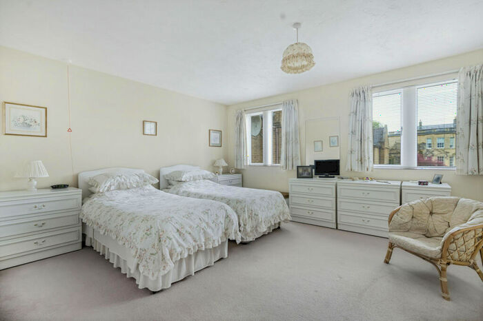 2 Bedroom Cottage For Sale In Kings End, Bicester, OX26