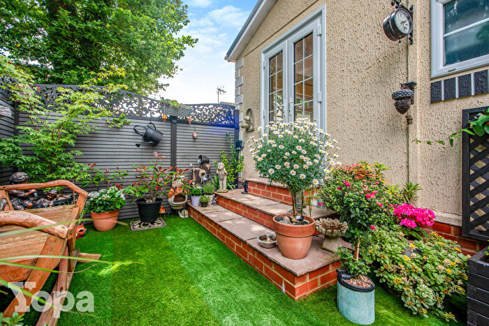 2 Bedroom Park Home For Sale In Old London Road, Sidcup, DA14