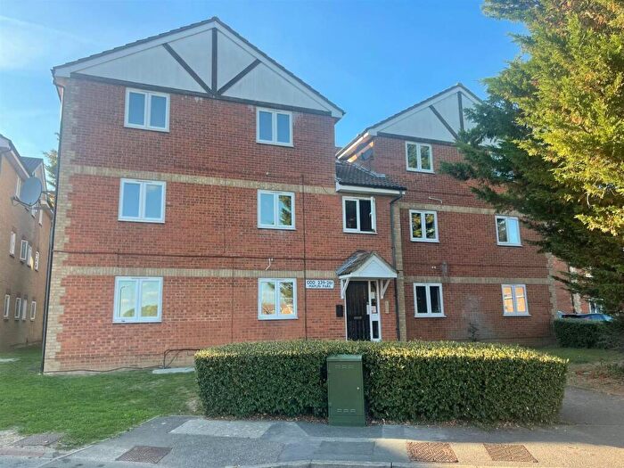 2 Bedroom Apartment To Rent In Maplin Park, Langley, Berkshire, SL3