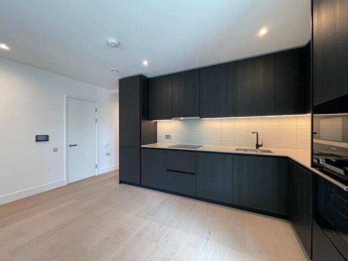 2 Bedroom Apartment To Rent In Hawksbury Heights- London, SE17