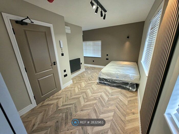 Studio To Rent In Junction Road, Ashford, TW15