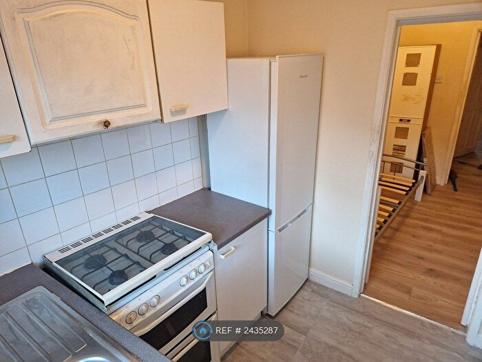 1 Bedroom Flat To Rent In Harlington Road East, Feltham, TW14
