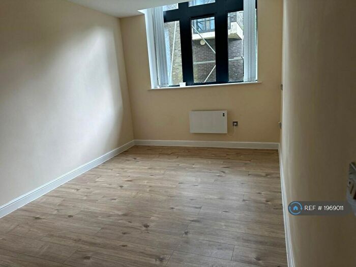 2 Bedroom Flat To Rent In Richardshaw Lane, Pudsey, LS28