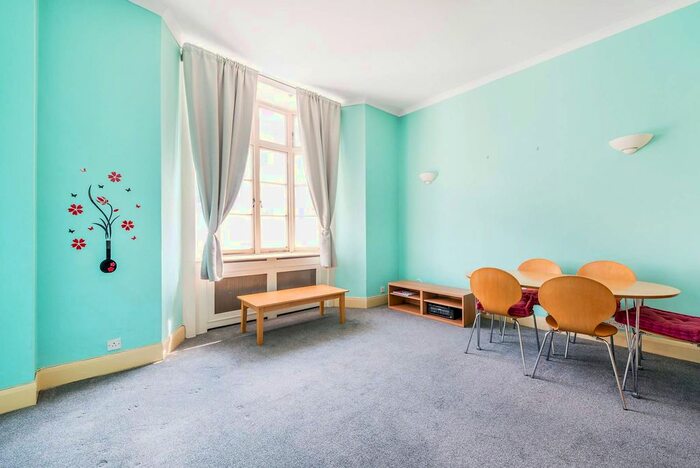 2 Bedroom Flat To Rent In Gloucester Terrace, Paddington, London, W2