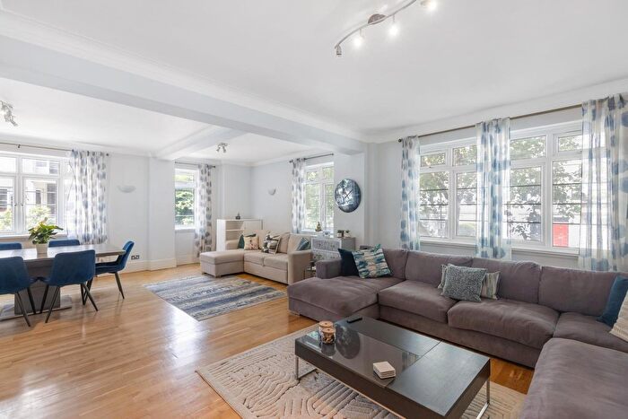 3 Bedroom Flat To Rent In Pembroke Road, Kensington, London, W8