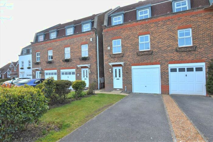 3 Bedroom Town House To Rent In College Green, Eastbourne, BN21
