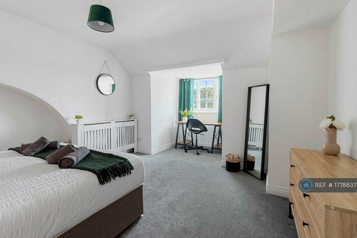 2 Bedroom Flat To Rent In Fore St, Exeter, EX1