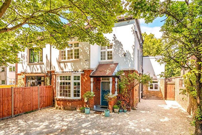 4 Bedroom Detached House To Rent In The Avenue, Twickenham, TW1