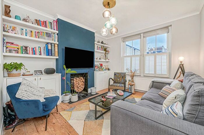 1 Bedroom Flat For Sale In Peacock Street, Kennington, SE17