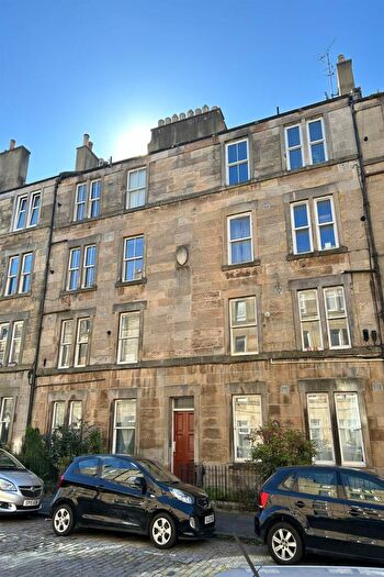 1 Bedroom Flat To Rent In Downfield Place, EH11