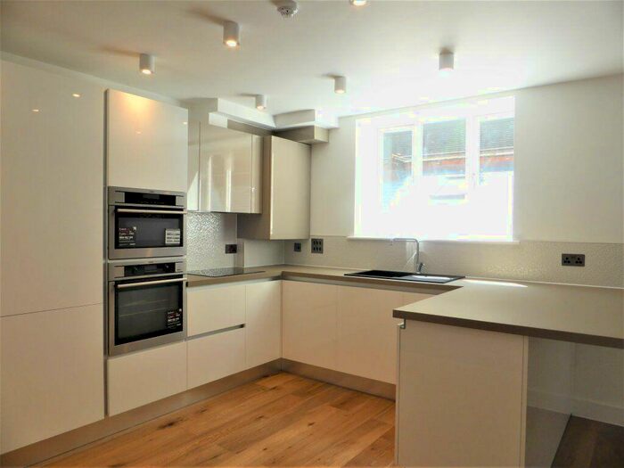 3 Bedroom Flat To Rent In Florence Road -, P15