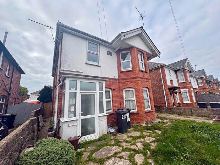 2 Bedroom Flat To Rent In Capstone Road, Charminster (), P03
