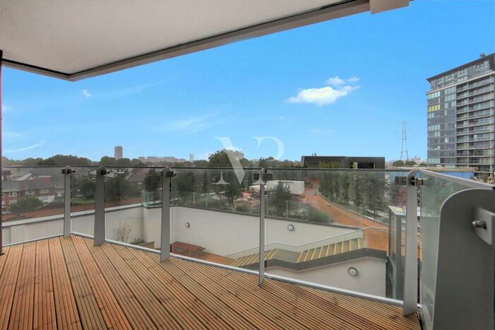 2 Bedroom Apartment To Rent In Gateway Tower, Western Gateway, London, E16