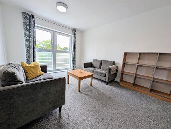 2 Bedroom Apartment To Rent In The Sidings, Crown Street, L7