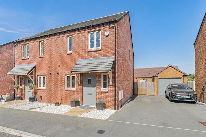 2 Bedroom Semi-Detached House For Sale In Greenfield Avenue, Lutterworth, LE17