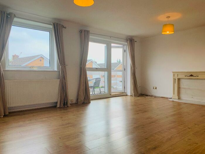 2 Bedroom Flat To Rent In Dairyground Road, Bramhall, Stockport, SK7