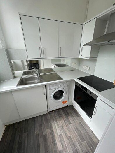5 Bedroom Flat To Rent In L Crighton Place, Edinburgh, EH7