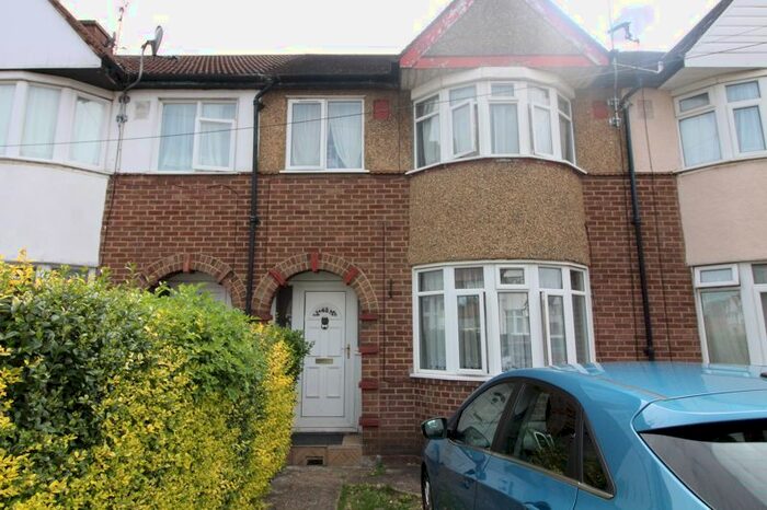 3 Bedroom Terraced House To Rent In Willow Way, Luton, LU3