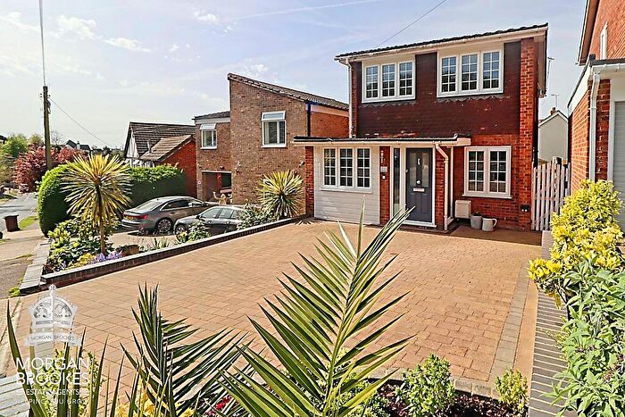 4 Bedroom Detached House For Sale In Kings Road, South Benfleet, SS7