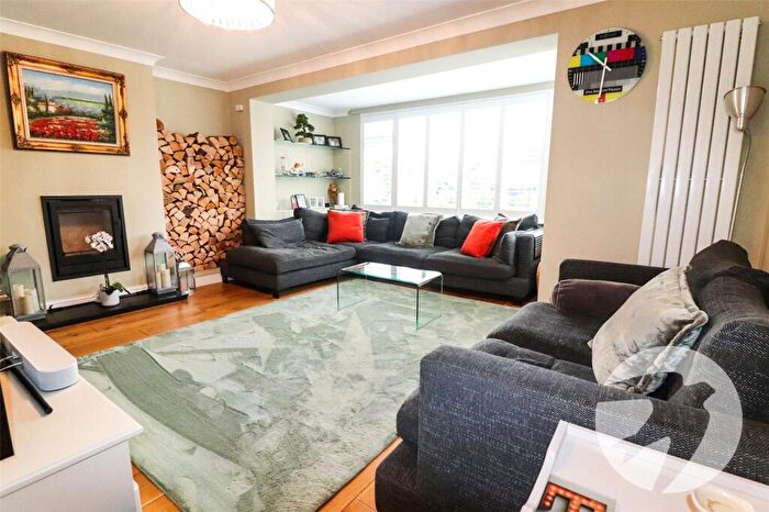 5 Bedroom Semi Detached House For Sale In Meyer Road, Erith, DA8