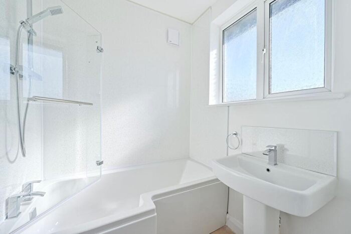 4 Bedroom Semi-Detached House To Rent In Martin Grove, Morden, SM4