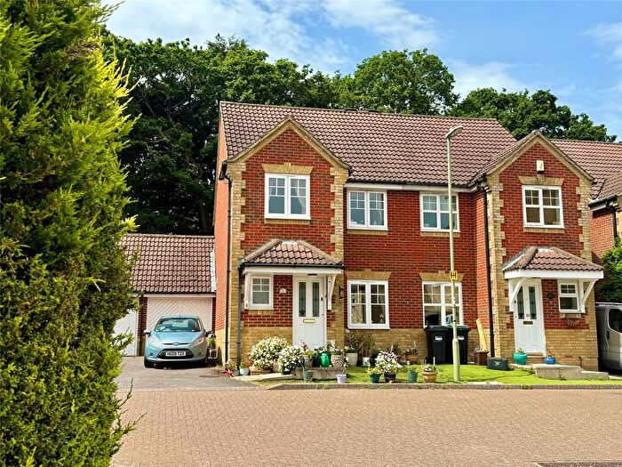 3 Bedroom End Of Terrace House For Sale In Wisbech Way, Hordle, Hampshire, SO41