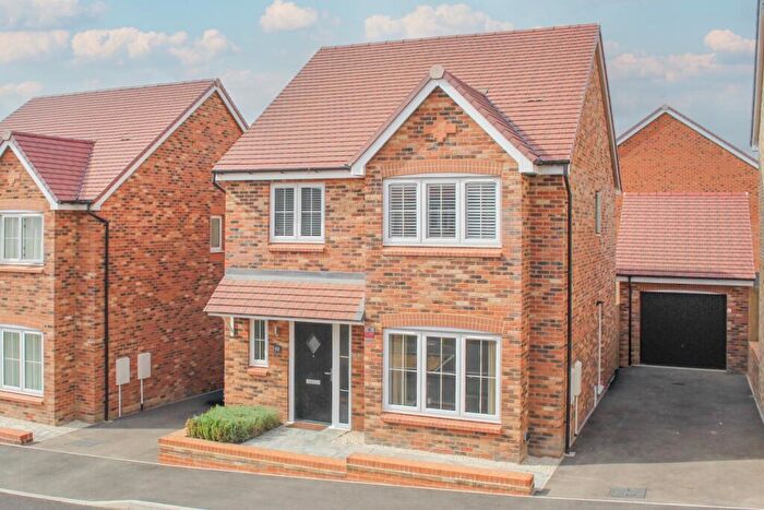 4 Bedroom Detached House For Sale In Feanor Gardens, Leighton Buzzard, LU7