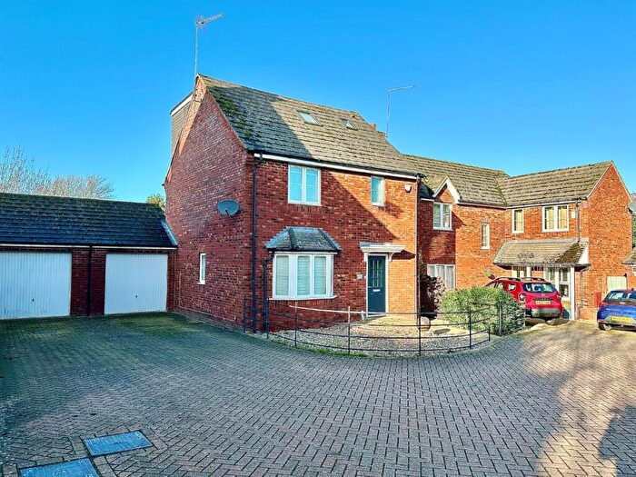 4 Bedroom Detached House For Sale In Chestnut Close, Milton Malsor, Northamptonshire, NN7
