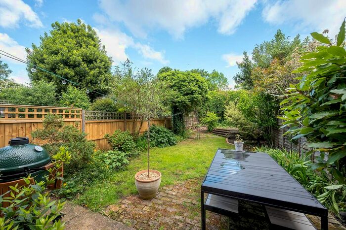 2 Bedroom Flat To Rent In Oakhill Road, Putney, London, SW15