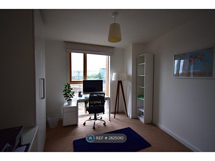 2 Bedroom Flat To Rent In Candle House, Leeds, LS1