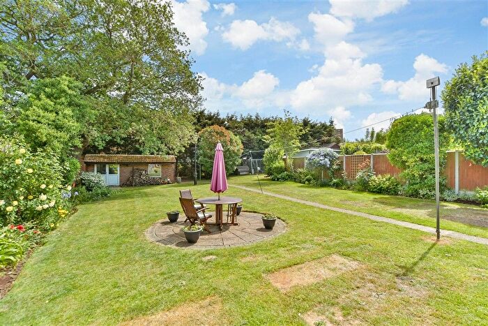 5 Bedroom Chalet For Sale In Elm Avenue, Chattenden, Rochester, Kent, ME3