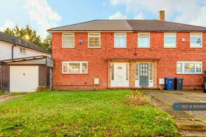 3 Bedroom Semi-Detached House To Rent In Green Lane, Edgware, HA8