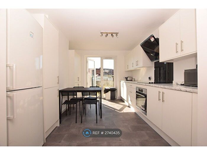 4 Bedroom Semi-Detached House To Rent In Northville Road, Bristol, BS7