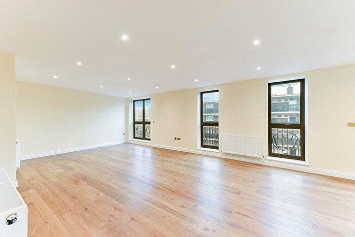 3 Bedroom Apartment To Rent In King Court, Dod Street, London, E14