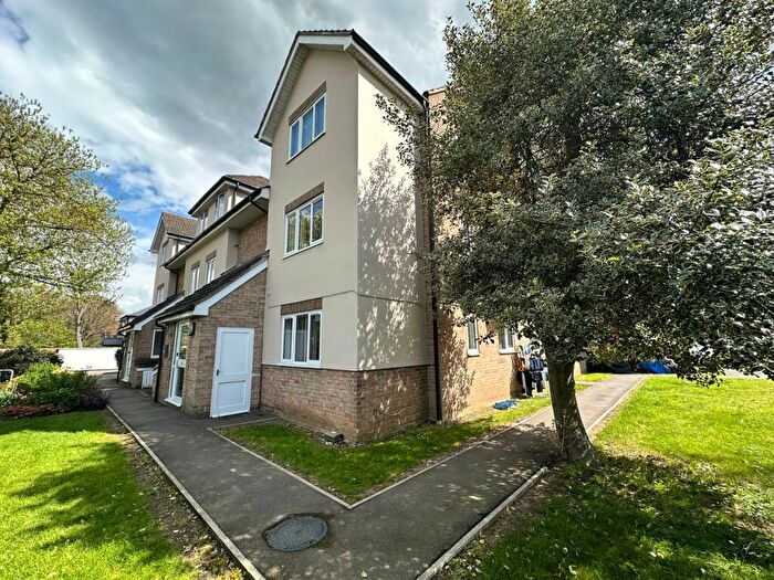2 Bedroom Apartment For Sale In Brooklands Walk, Chelmsford, CM2