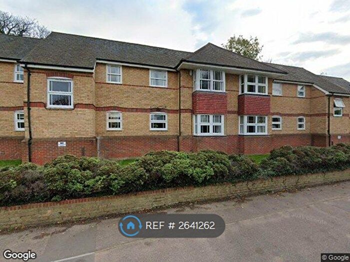 2 Bedroom Flat To Rent In Nags Head Close, Hertford, SG13