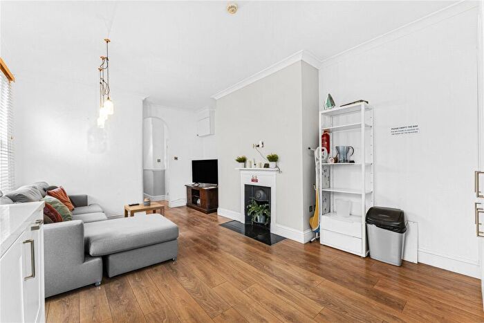 3 Bedroom Apartment To Rent In Carlton Mansions, Holmleigh Road, London, N16