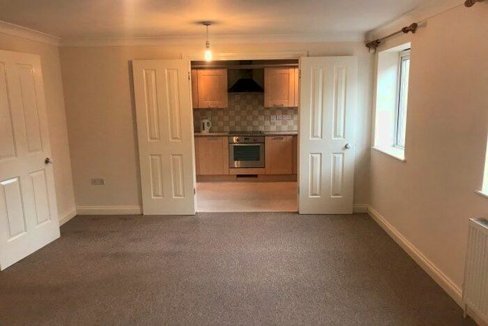 2 Bedroom Flat To Rent In Somerset Court, Yeovil, BA21