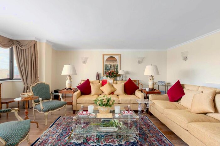 3 Bedroom Flat To Rent In South Lodge, Knightsbridge, Knightsbridge, SW7
